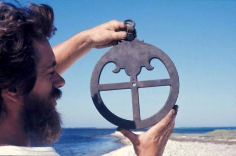 Man holding the famous Batavia astrolabe